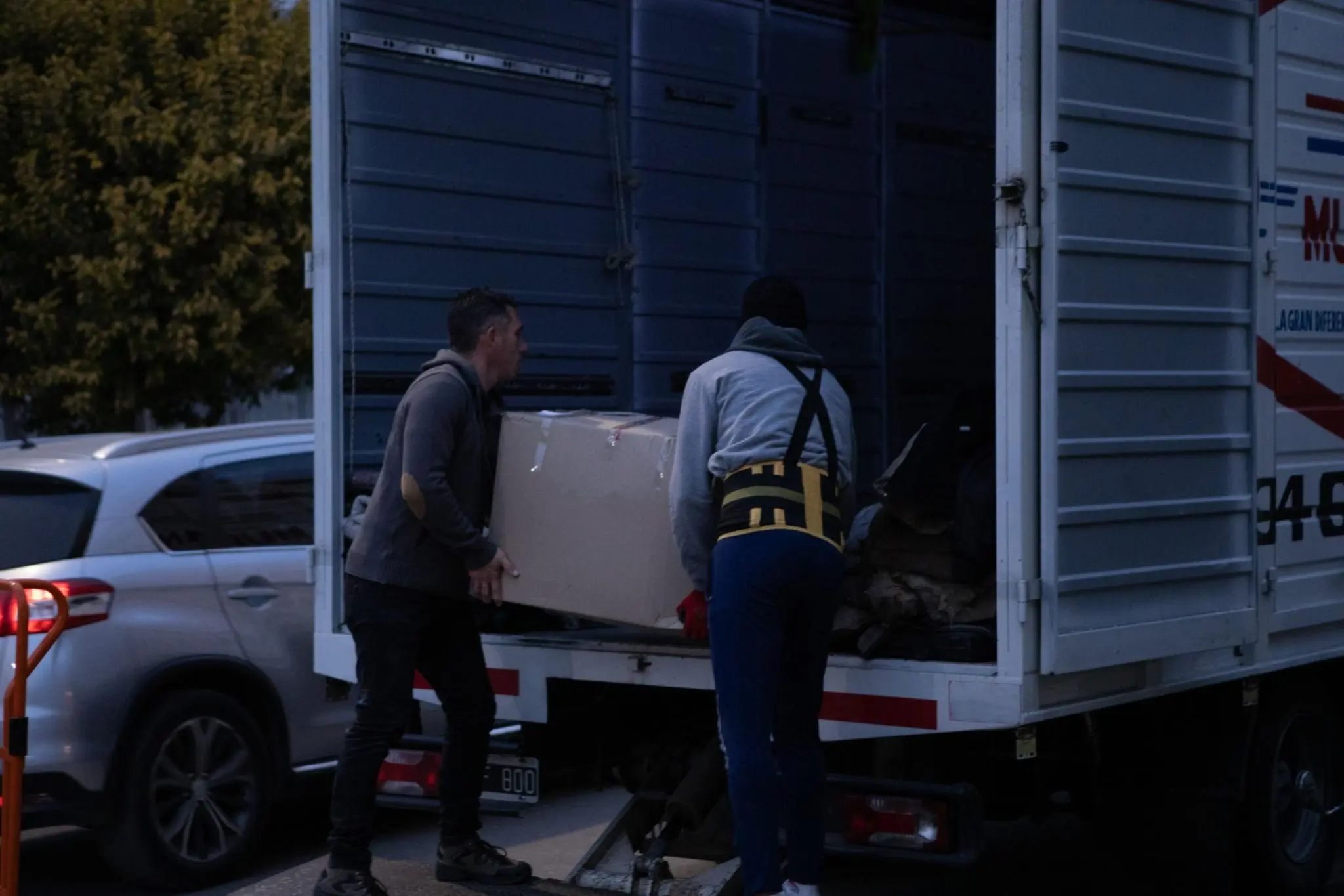 mudanzas nacionales España — camión en autopista rumbo a Madrid desde Barcelona